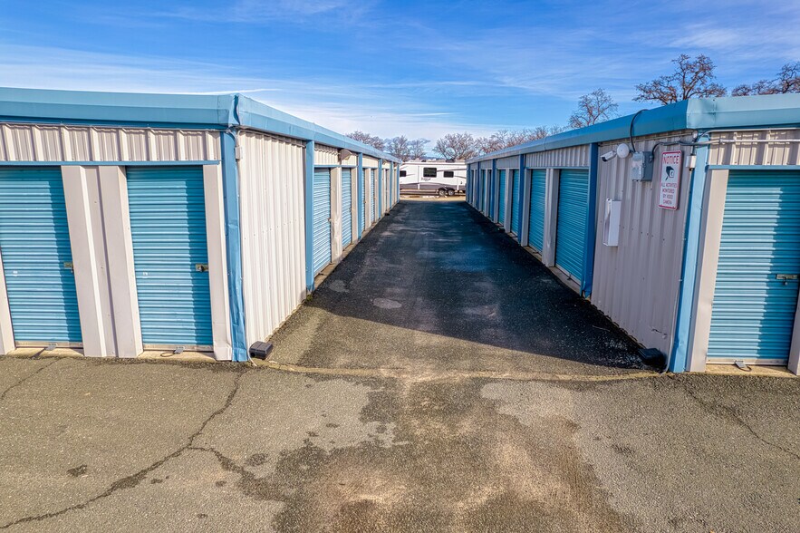 More Photos Of 2570 S Main St, Lakeport Self Storage For Sale