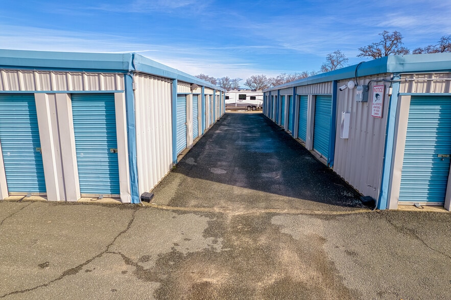 More Photos Of 2570 S Main St, Lakeport Self Storage For Sale