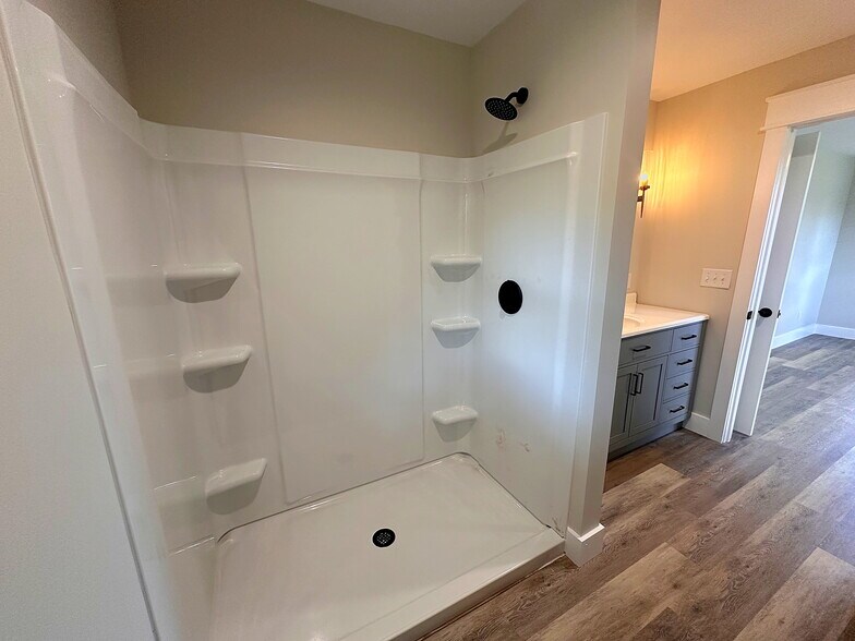 More Photos Of 5735 Fallston Rd, Lawndale Flex For Sale