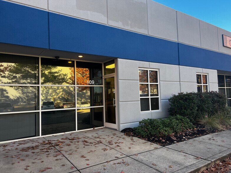 More Photos Of 7895 Stage Hills Blvd, Bartlett Flex For Lease