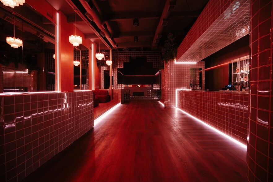 More Photos Of 7055-7077 W Sunset Blvd, Los Angeles Restaurant For Lease