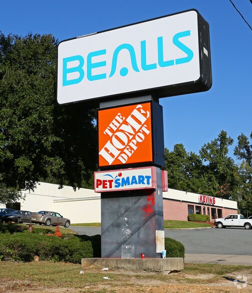 More Photos Of 3240 Capital Cir NE, Tallahassee General Retail For Lease