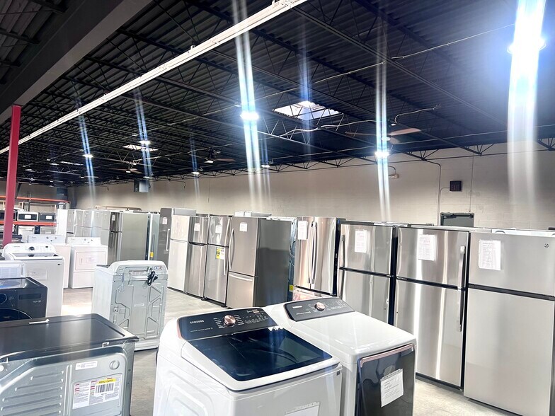 More Photos Of 7410 Sni-A-Bar Rd, Kansas City Manufacturing For Lease