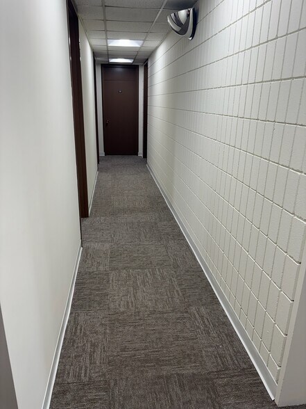 More Photos Of 1250 N Frontage Rd, Hastings Office For Lease