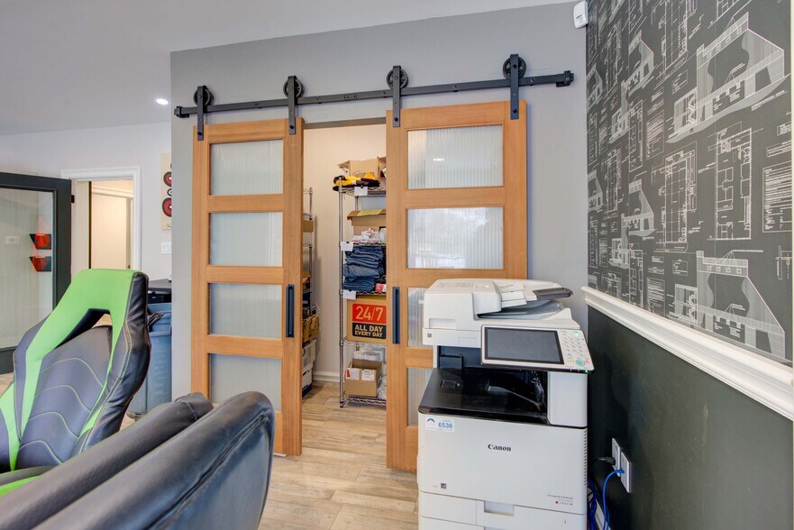 More Photos Of 25 Main St E, Lyn Storefront Retail Office For Sale