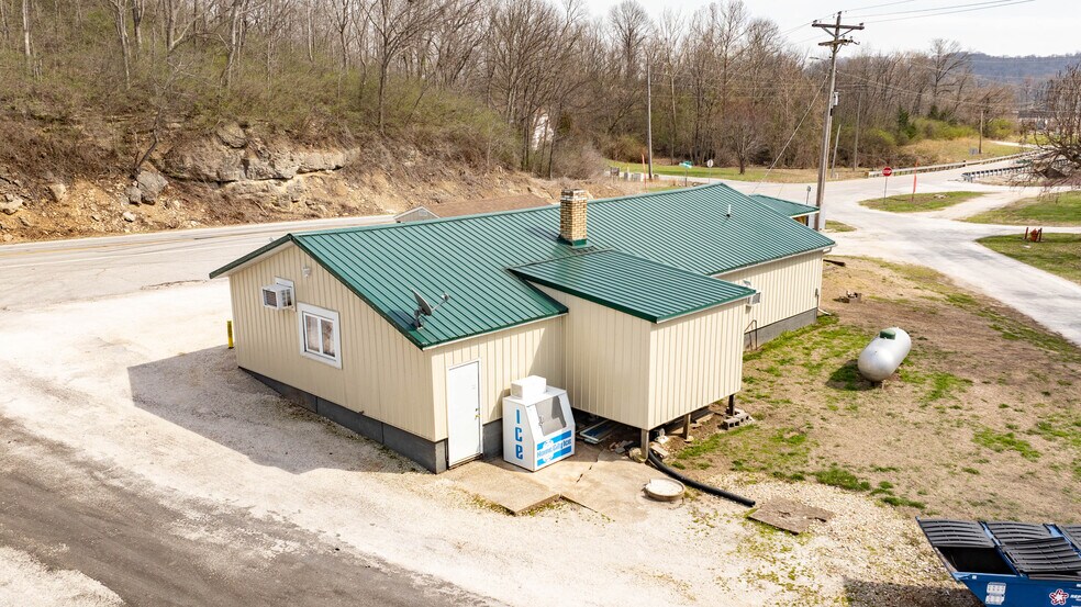 More Photos Of 20861 IL-100, Fieldon Specialty For Sale