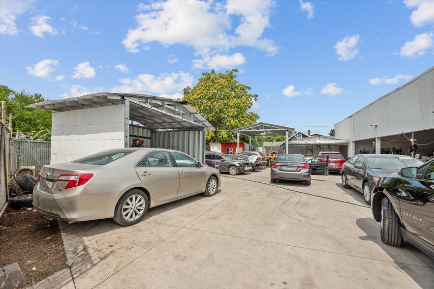 More Photos Of 8705 SE Foster Rd, Portland Manufacturing For Sale