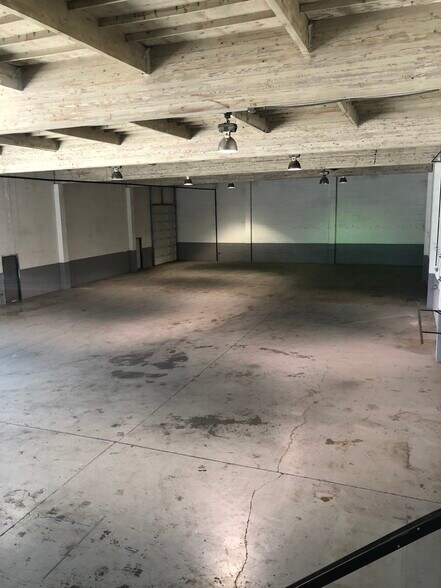 More Photos Of 251 NE Kilpatrick St, Portland Warehouse For Lease