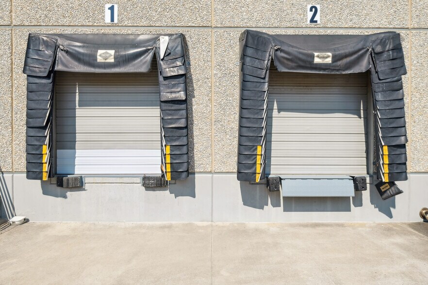 More Photos Of 1825 Westpark Dr, Grand Prairie Warehouse For Lease