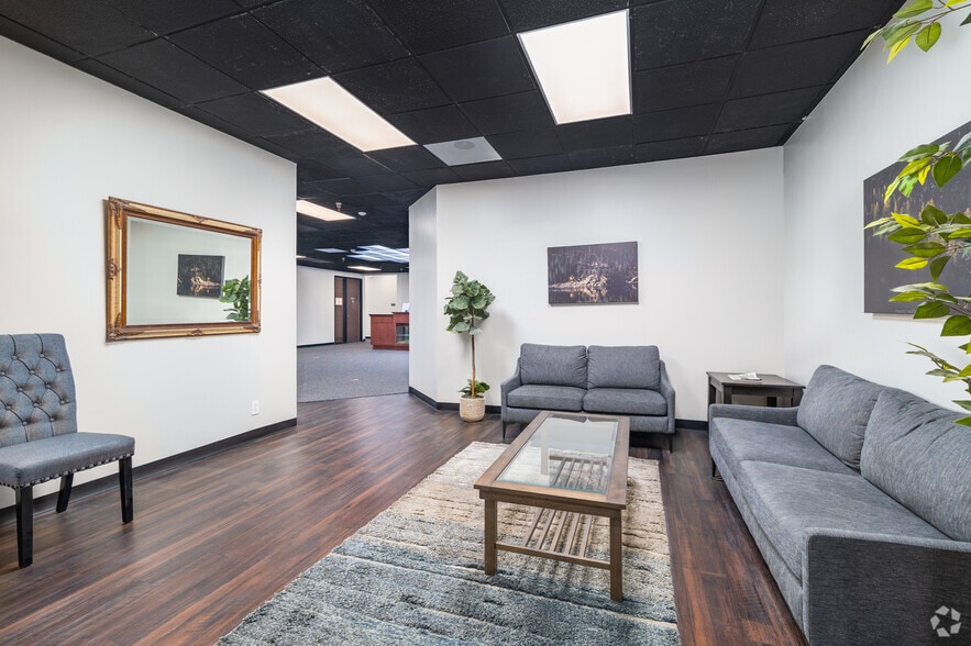 More Photos Of 1611 W Pomona Rd, Corona Unknown For Lease