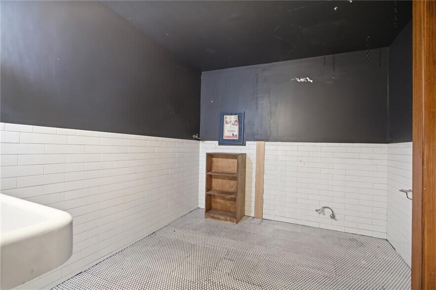 More Photos Of 230 E Main St, Walhalla Office For Sale