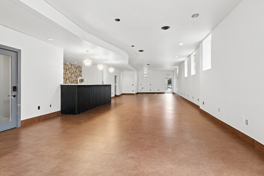 More Photos Of 401 Baronne St, New Orleans Hospitality For Lease