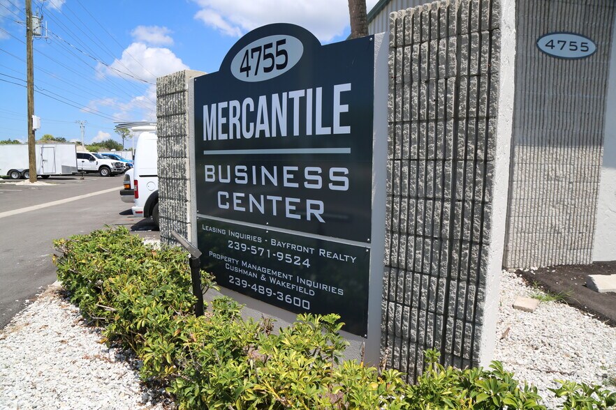 More Photos Of 4755 Mercantile Ave, Naples Unknown For Lease