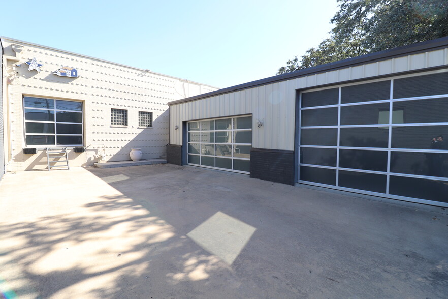 Primary Photo Of 2336 Farrington St, Dallas Showroom For Sale