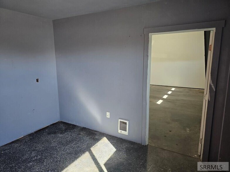 More Photos Of 101 Anderson Rd, Shelley Industrial For Sale