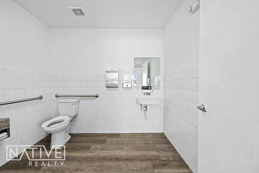 More Photos Of 702-706 NE 1st Ave, Fort Lauderdale Restaurant For Lease