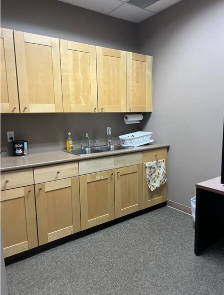 More Photos Of 10672 46th St SE, Calgary Light Distribution For Sale