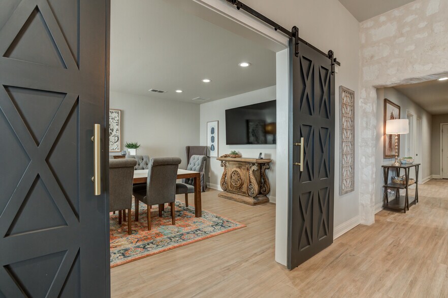 More Photos Of 604 E County Road 7200, Lubbock Office Residential For Sale