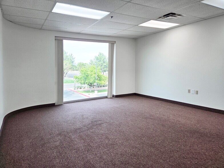 More Photos Of 1929 W Lone Cactus Dr, Phoenix Light Distribution For Lease