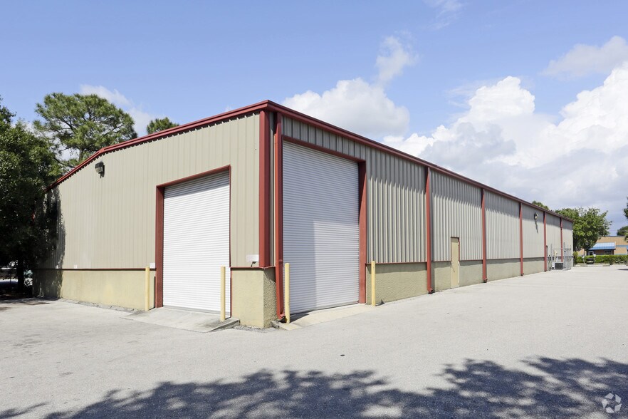 More Photos Of 5580 ZIP Dr, Fort Myers Warehouse For Lease