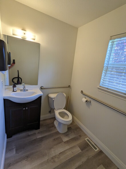 More Photos Of 194 E 860 S, Orem Office For Lease