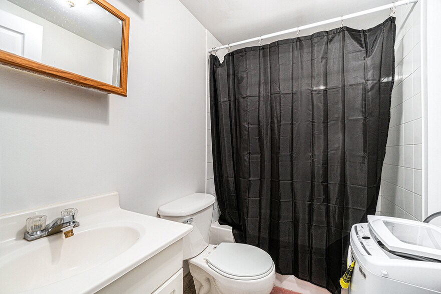 More Photos Of 331 Mona Av, Ottawa Apartments For Sale