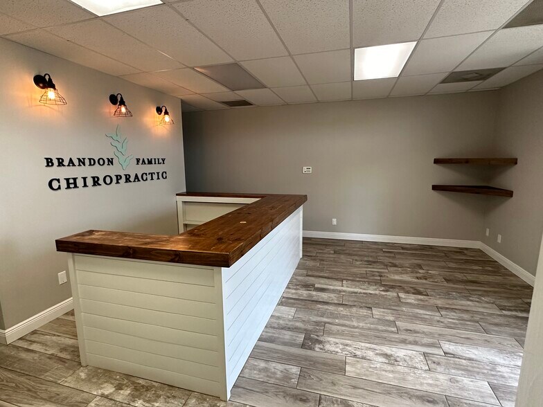 More Photos Of 1350 W Government St, Brandon Office For Lease