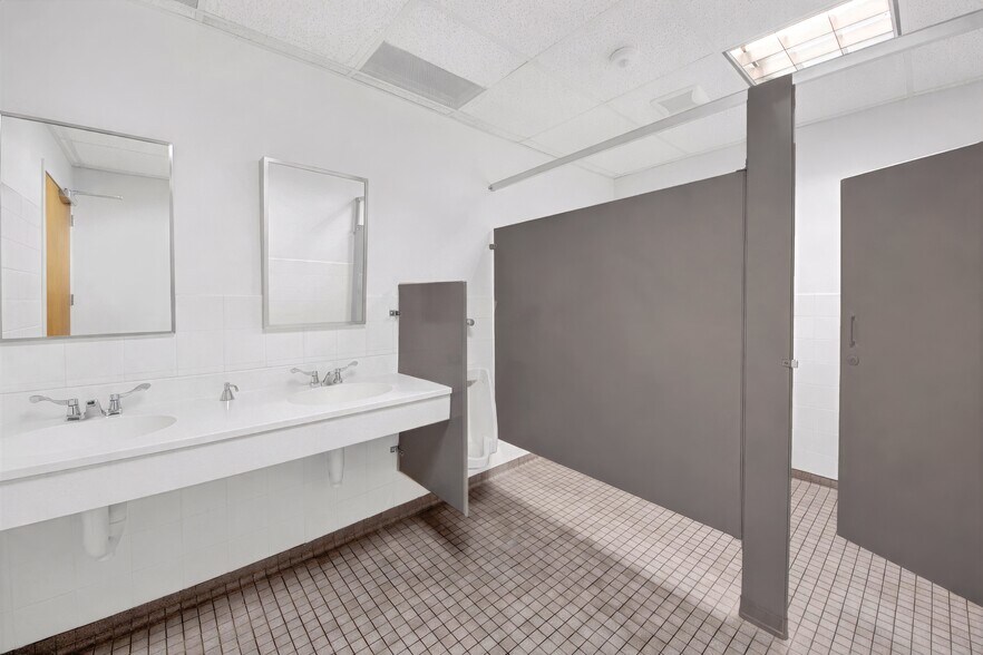 More Photos Of 2001 Central Park Ave, Yonkers Office For Sale