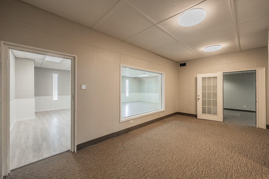 More Photos Of 5704 James Ave, Fort Worth Storefront Retail Office For Sale