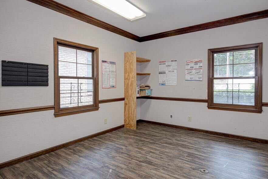More Photos Of 3822 Rosemont Dr, Columbus Medical For Sale
