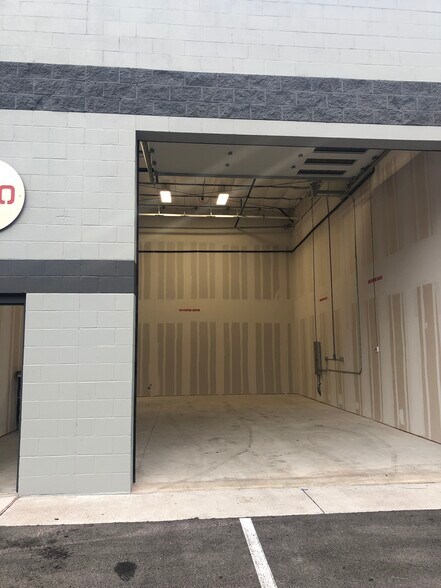 More Photos Of 2100 Double Creek Dr, Round Rock Warehouse For Lease