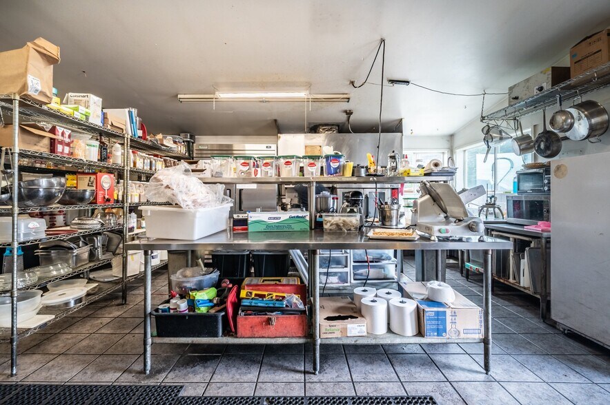 More Photos Of 259 6th St, Port Orford Restaurant For Sale
