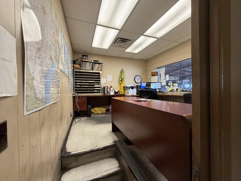 More Photos Of 2026 W Malone Ave, San Antonio Warehouse For Sale