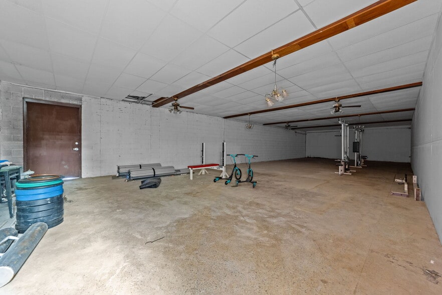 More Photos Of 607 S Main St, King Department Store For Lease