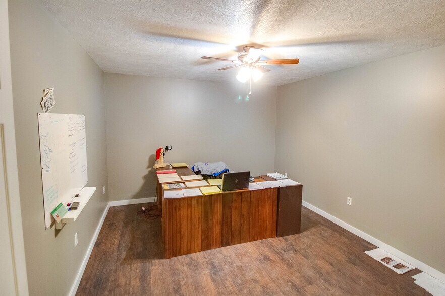 More Photos Of 200 Mounts st, Carlinville Industrial For Sale