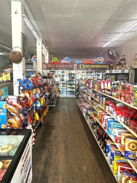 More Photos Of 91130 Donna Rd, Springfield Convenience Store For Sale