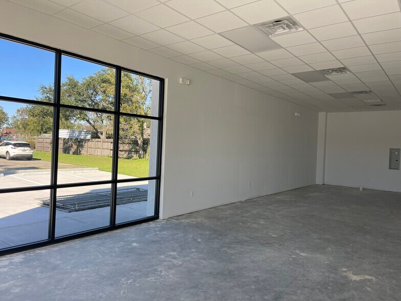 More Photos Of 13211 Coursey Blvd, Baton Rouge Storefront For Lease