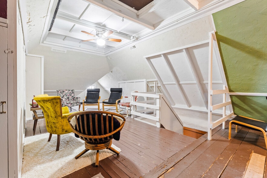 More Photos Of 15522 Madison Ave, Lakewood General Retail For Sale