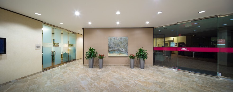 More Photos Of 4710 Bellaire Blvd, Bellaire Unknown For Lease