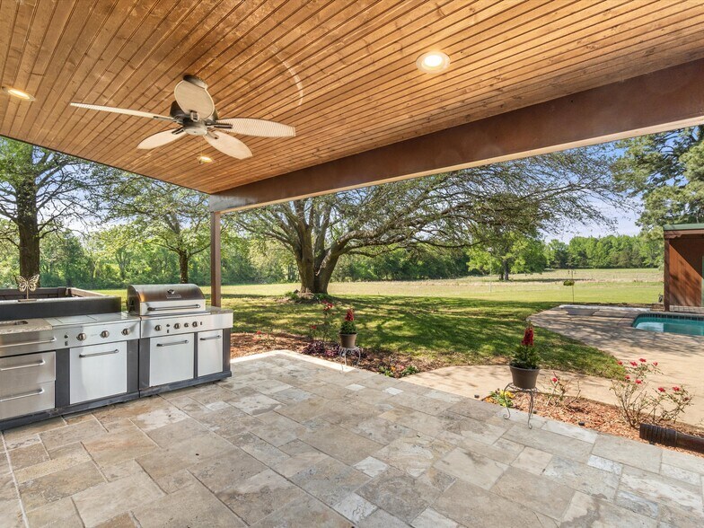 More Photos Of 1173 FM 130, Daingerfield Specialty For Sale