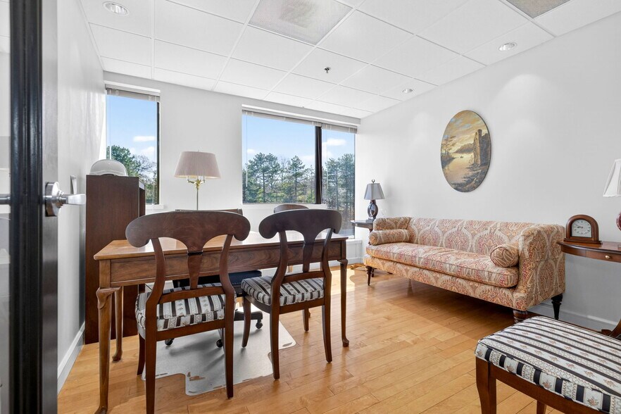 More Photos Of 450 Lexington St, Auburndale Office For Sale