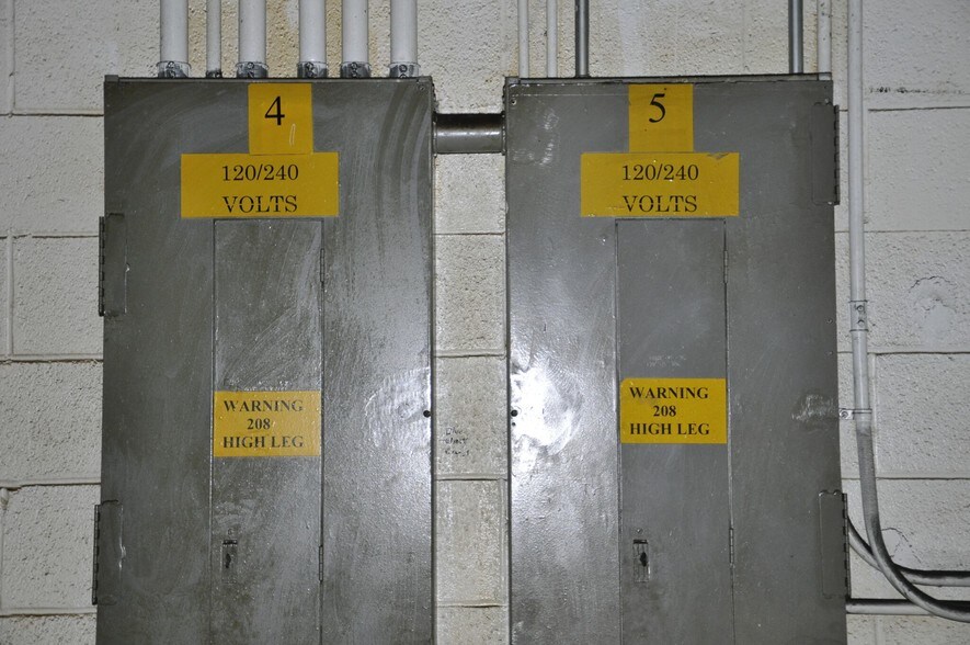 More Photos Of 2903 Lee Ave, Sanford Manufacturing For Sale