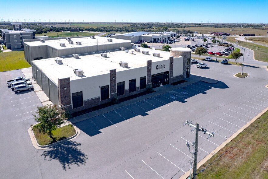 More Photos Of 4200 Carriage Way, Weatherford Medical For Lease
