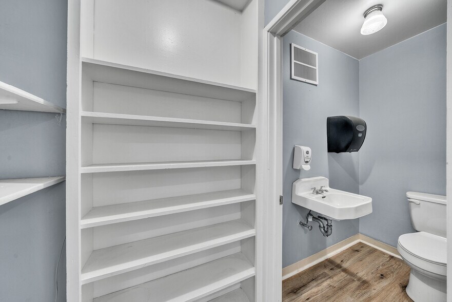 More Photos Of 2820 Broadmoor Ave, Concord Restaurant For Sale