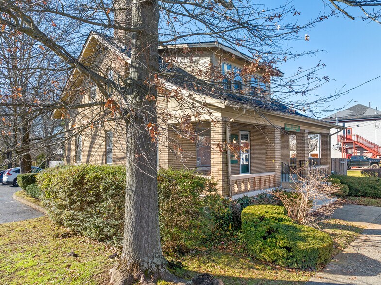 More Photos Of 520 E Maxwell St, Lexington Office For Sale