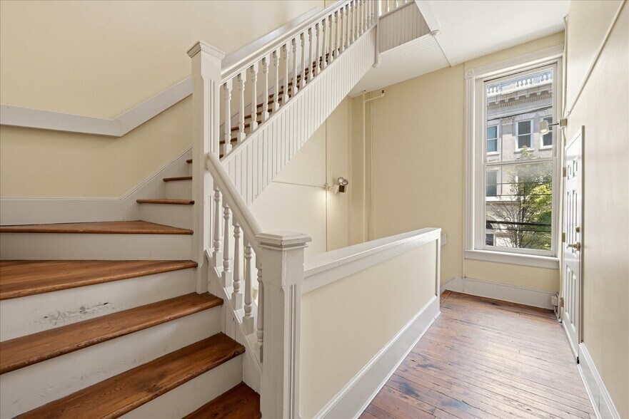 More Photos Of 185 N Loudoun St, Winchester Office For Sale