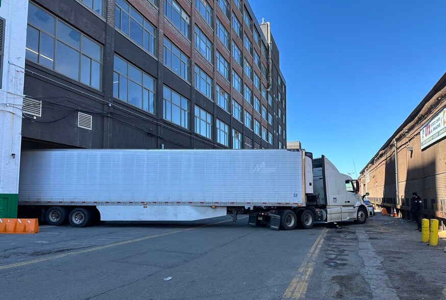 More Photos Of 29 53rd St, Brooklyn Warehouse For Lease