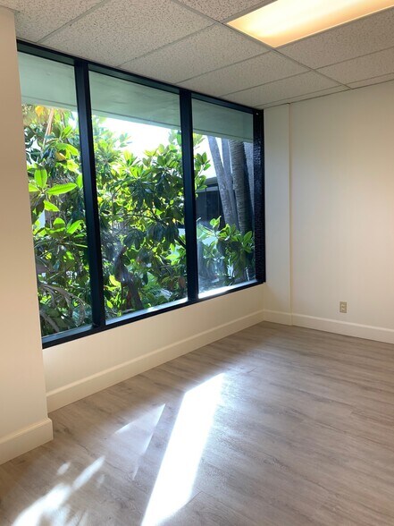 More Photos Of 30423 Canwood St, Agoura Hills Office For Sale