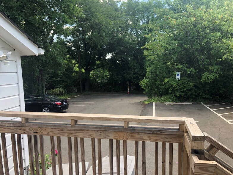 More Photos Of 514 Beatties Ford Rd, Charlotte Office For Sale