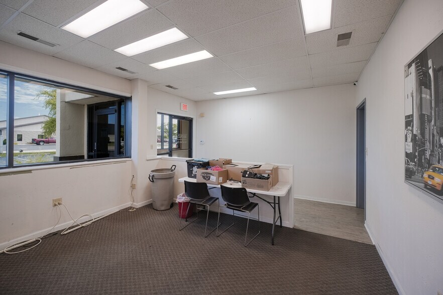 More Photos Of 5237 Commerce Cir, Indianapolis Warehouse For Sale